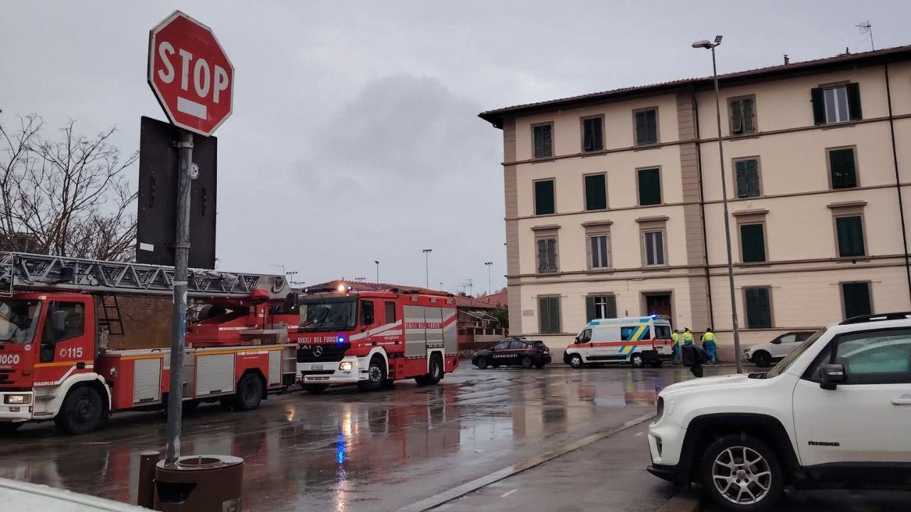 Piombino, trovato morto in casa in via Ferrer: l’allarme dei vicini poi la tragica scoperta