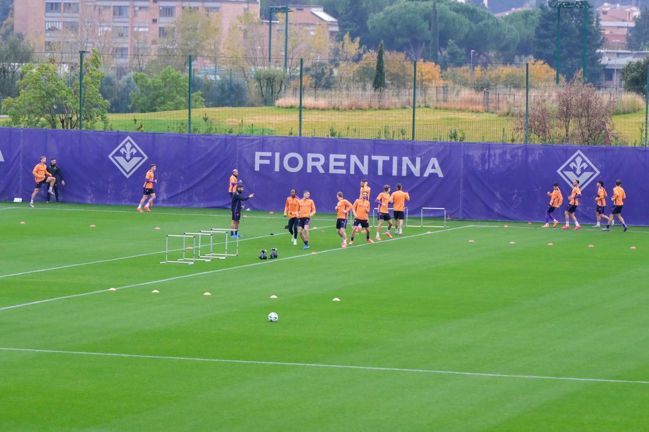 
	Un'immagine di un allenamento al Viola Park della scorsa stagione

