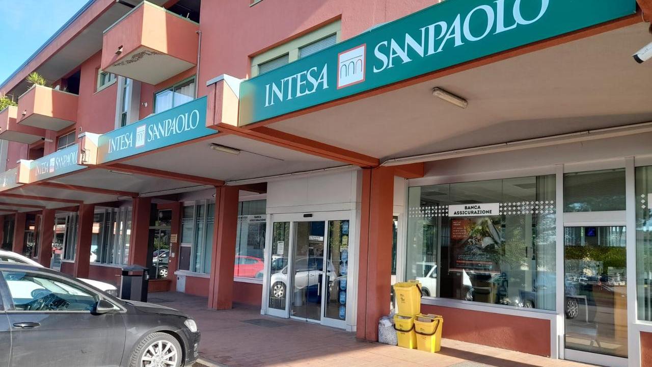 Chiusura definitiva per la filiale: Intesa Sanpaolo lascia Margine Coperta