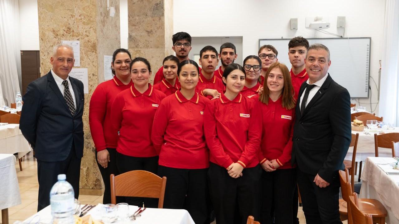 Pranzo di Natale solidale con l’Istituto alberghiero e la Caritas – VIDEO