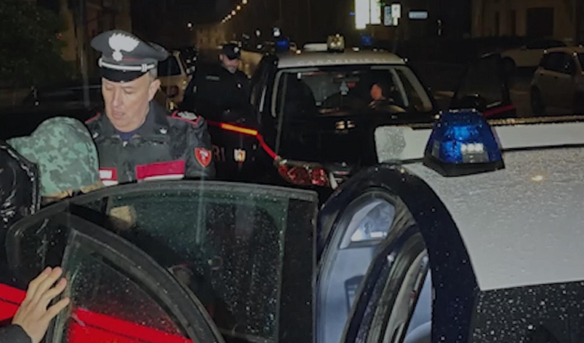 Uno degli arresti dei carabinieri dell'operazione "Penny black"