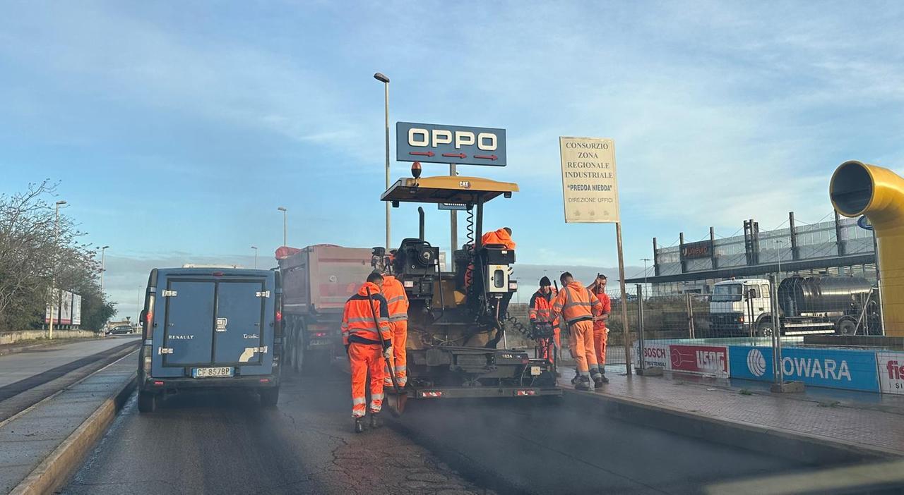 Sassari, nuovo asfalto nelle vie di Predda Niedda: dopo anni finisce l’incubo degli automobilisti