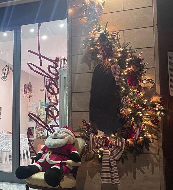 Massa, vandali tre volte in due settimane alla gelateria del centro: «Ma non chiamatela casualità»