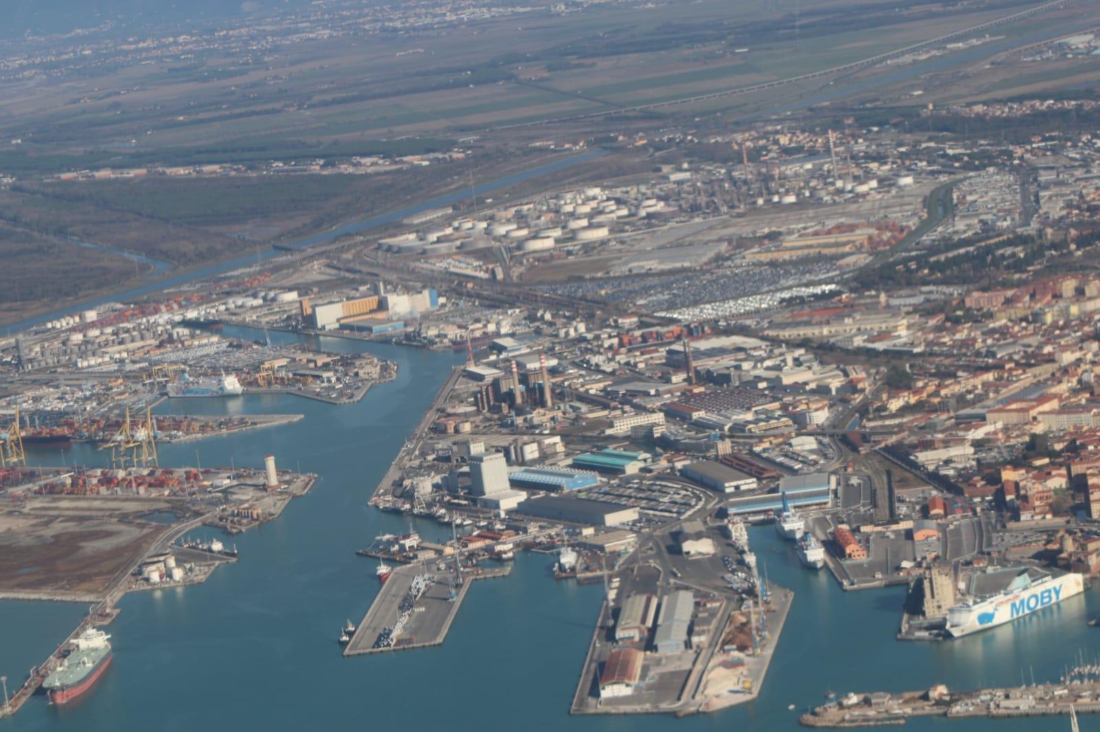Una veduta aerea del porto
