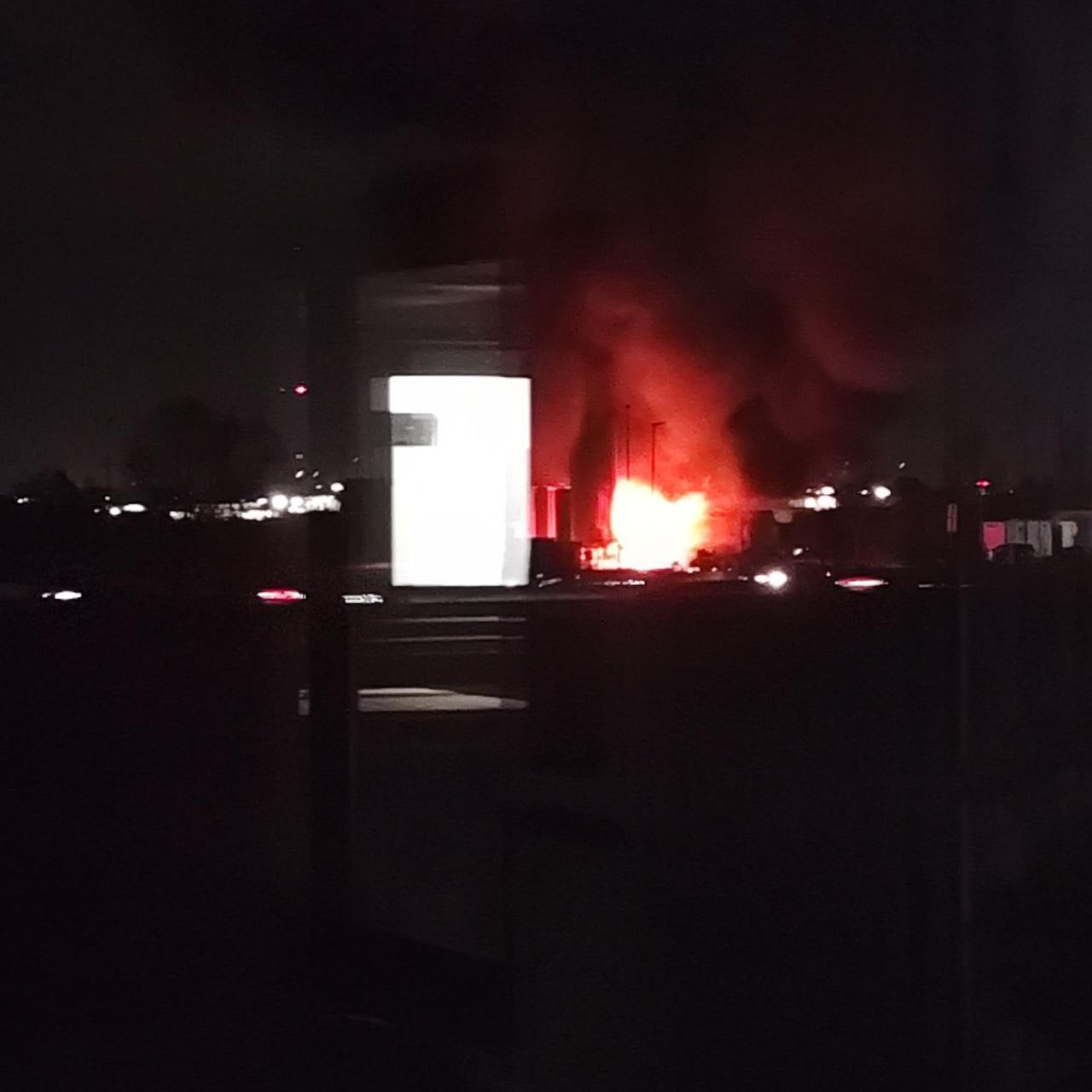 
	Il camion in fiamme (foto Dannati della Fi-Pi-Li)

