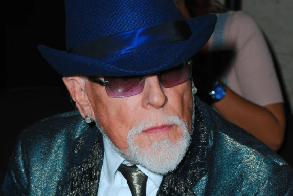 È morto Antony Price: creò i look iconici di Mick Jagger, Duran Duran e Lou Reed