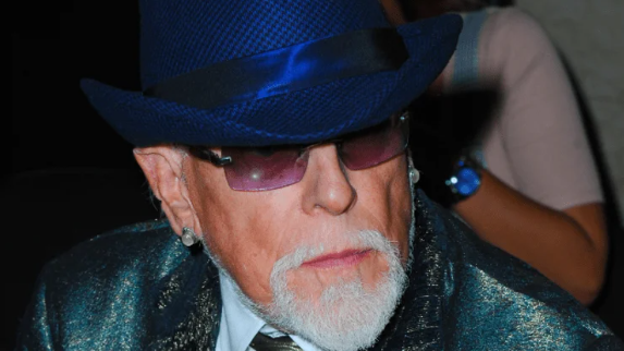 È morto Antony Price: creò i look iconici di Mick Jagger, Duran Duran e Lou Reed