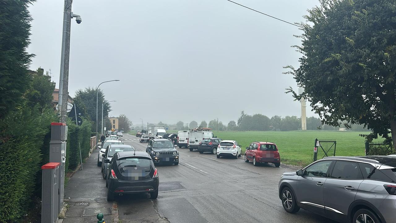 Caos parcheggi in via Jacopo da Porto Sud a Baggiovara