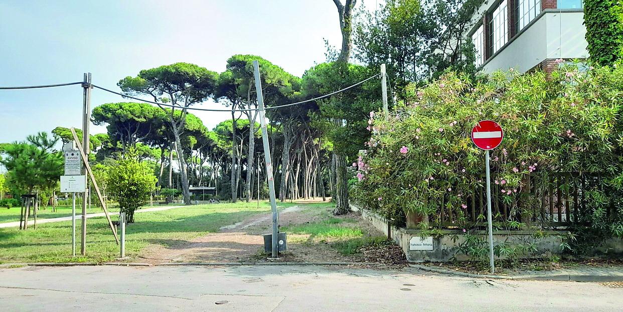 
	Il luogo dove &egrave; avvenuta l&rsquo;aggressione, davanti al Collegio Colombo in Darsena (foto d&rsquo;archivio)

