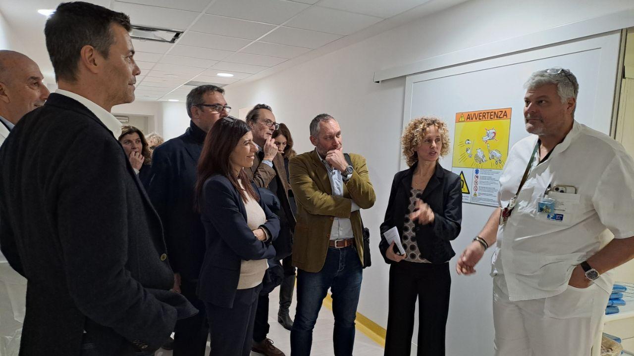 
	Un momento della visita all&rsquo;ospedale di Pescia (foto Nucci)

