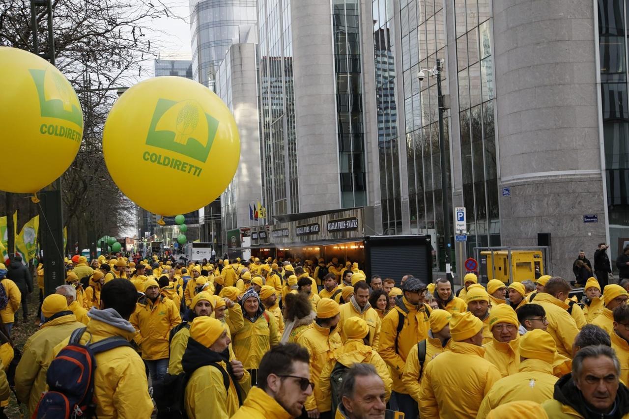 Agricoltori ferraresi in piazza a Bruxelles contro i tagli alla Pac