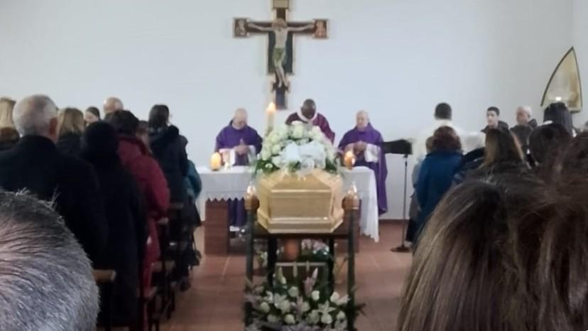 Illorai, folla commossa per l’ultimo saluto a Giovanna Galistu