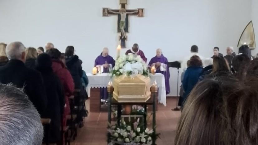 Illorai, folla commossa per l’ultimo saluto a Giovanna Galistu