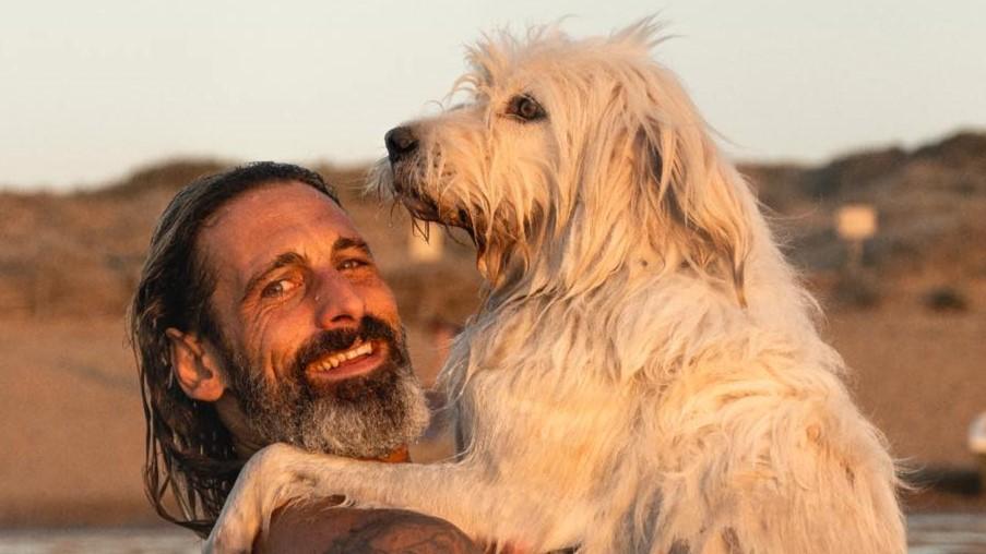 Sassari, la musica di Bonga per sostenere il canile dei cuccioli maltrattati