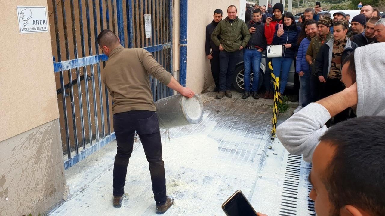 Assalto al caseificio Pinna di Thiesi: condannati quattro pastori