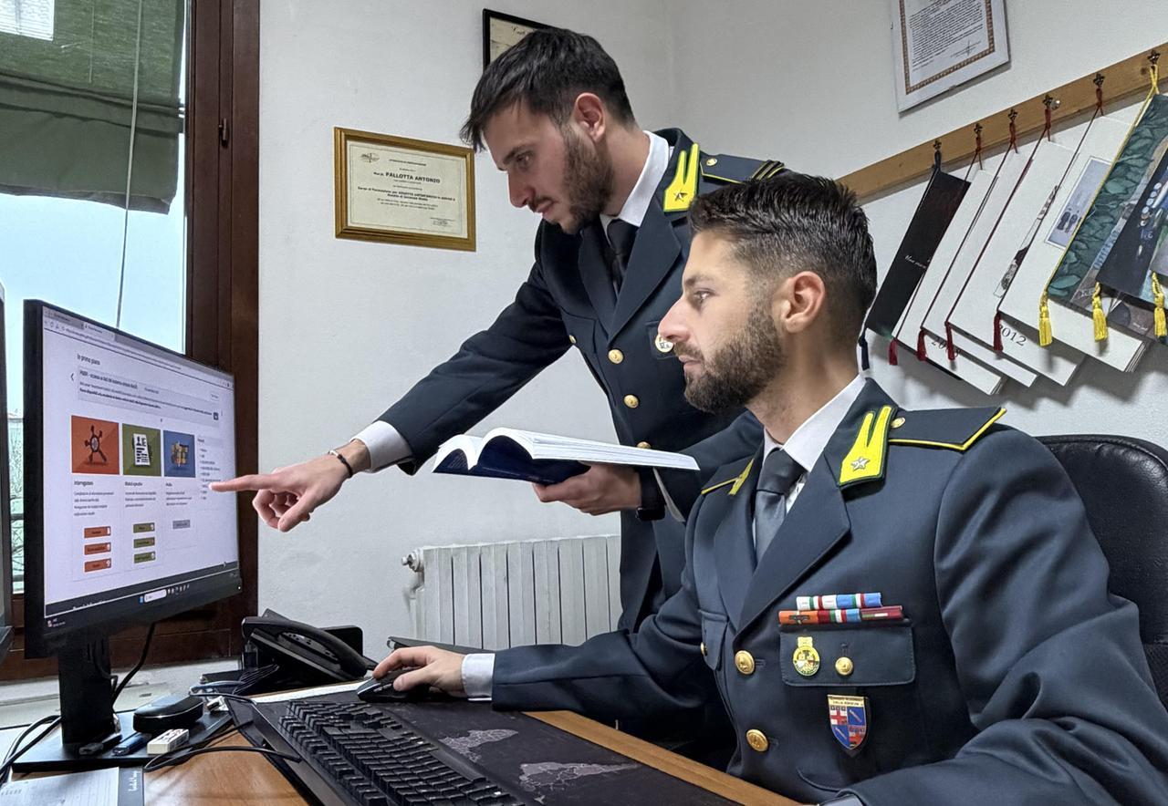 Cento, scoperti 13 lavoratori “in nero”. Autofficina e attività commerciali verso la sospensione