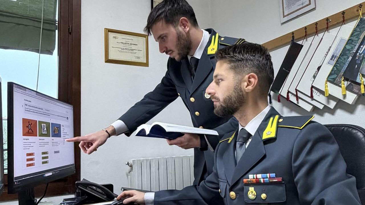 Cento, scoperti 13 lavoratori “in nero”. Autofficina e attività commerciali verso la sospensione