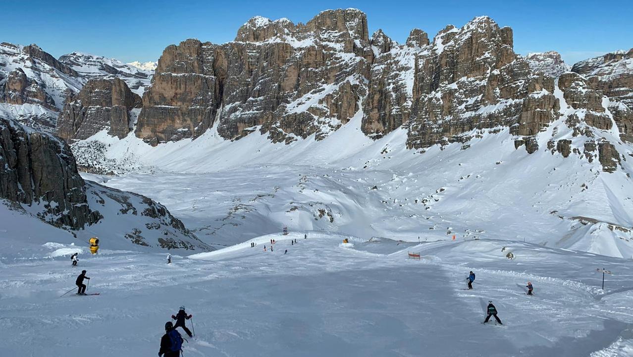 Montagna, la classifica delle destinazioni più o meno costose per chi vuole sciare (e non)