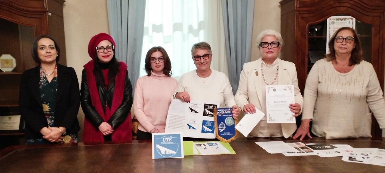 Ha 17 anni, vince il concorso per il logo dell’Unitre