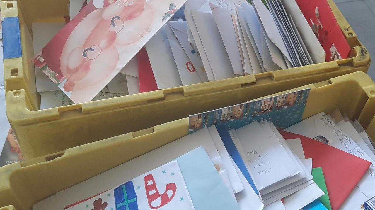 Natale a Reggio: boom di consegne per Poste Italiane, attesi 50 milioni di pacchi in Italia
