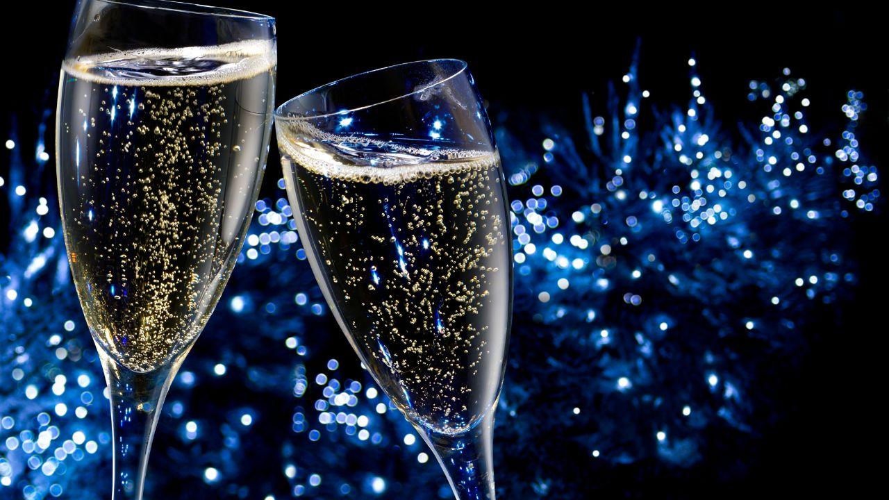 Bollicine per Natale: quali scegliere e regalare per brindare con stile – La nostra selezione (per tutte le tasche)