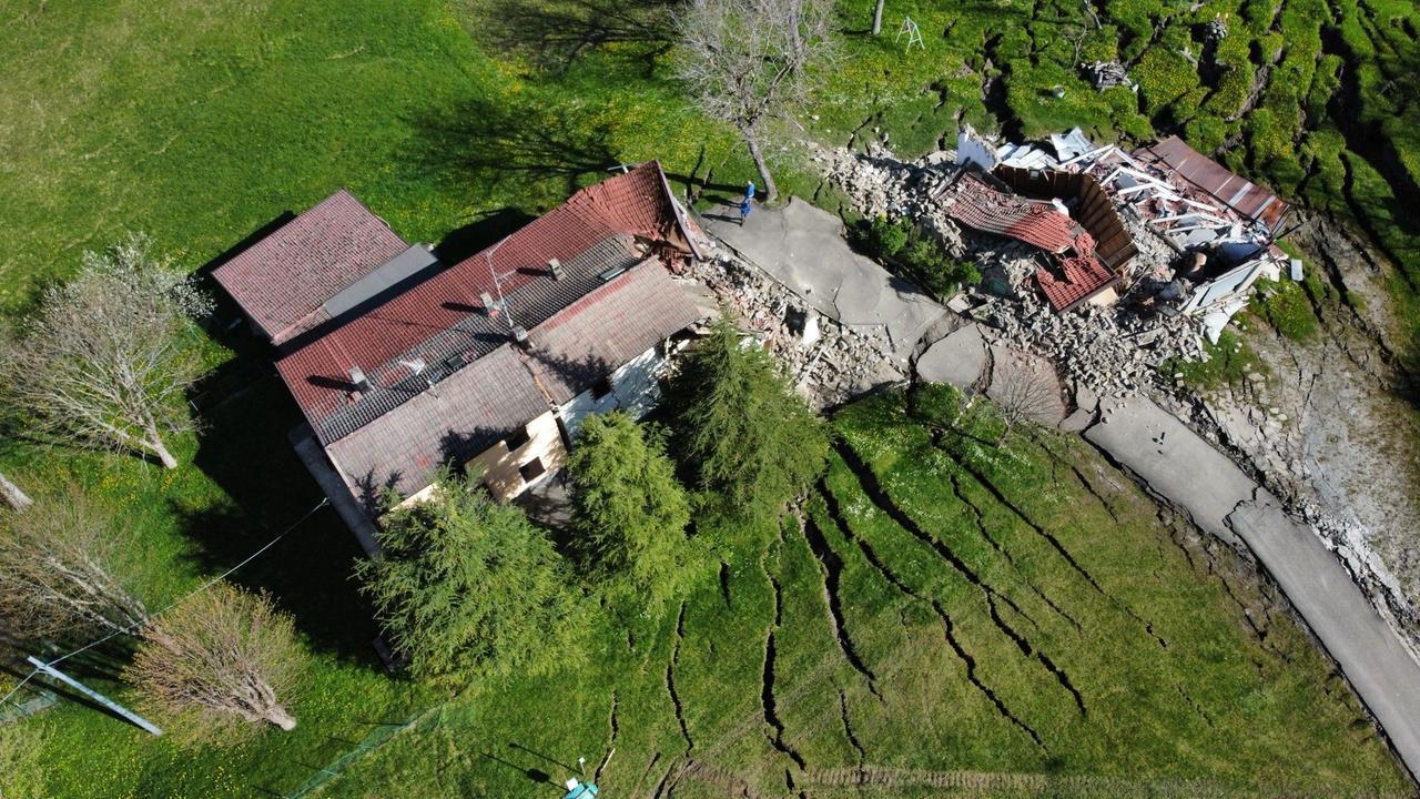 Frana di Boccassuolo, riaperta la strada che collega Palagano e Riolunato