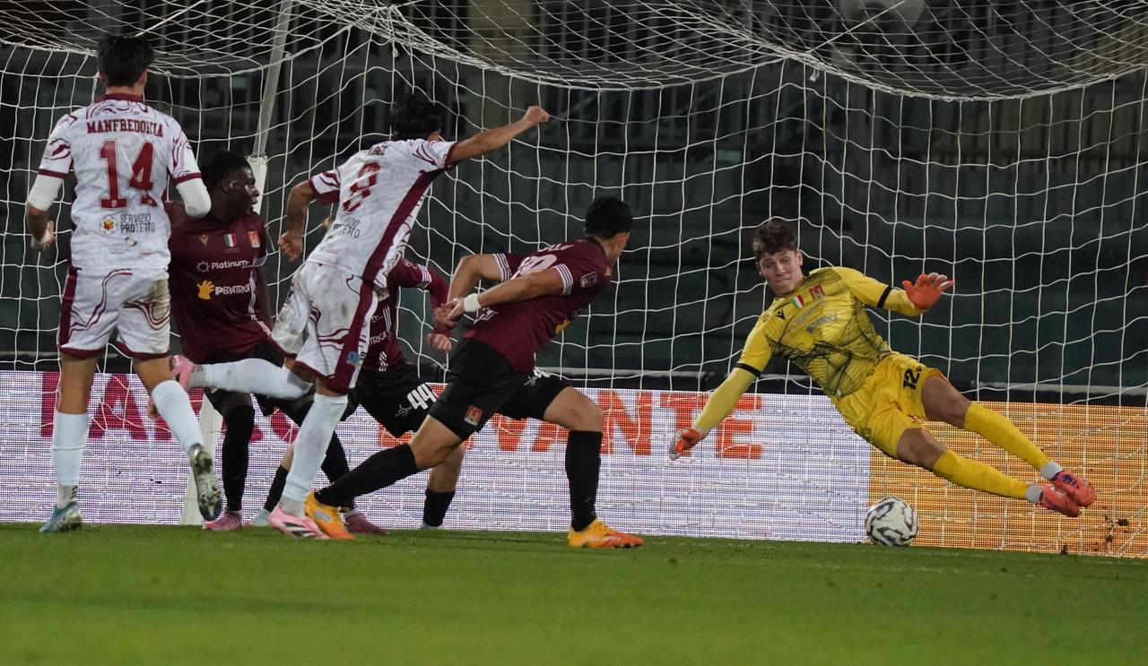 Livorno-Pontedera, al Picchi è battaglia vera: i granata rimontano ma Di Carmine evita il ko