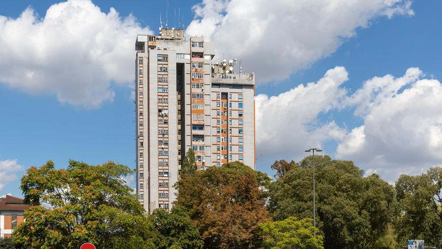 Ferrara, un pugno per una sigaretta negata: giovane gravissimo all’ospedale