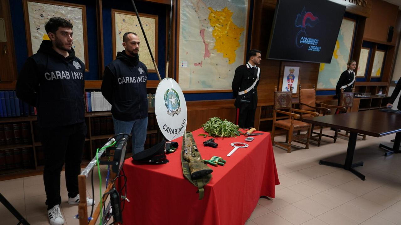 Parte del sequestro messo a segno dall'Arma (foto Stick)