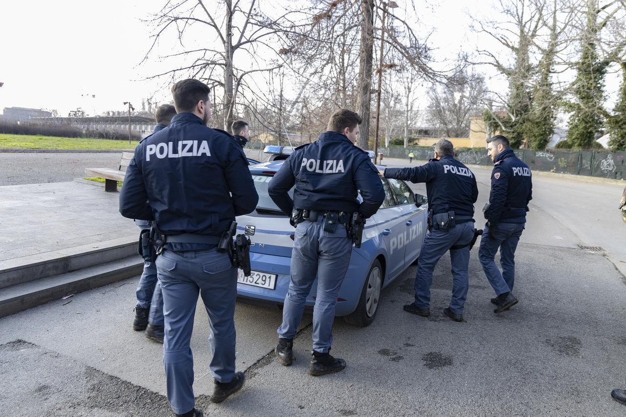 Poliziotti al lavoro (foto d'archivio)