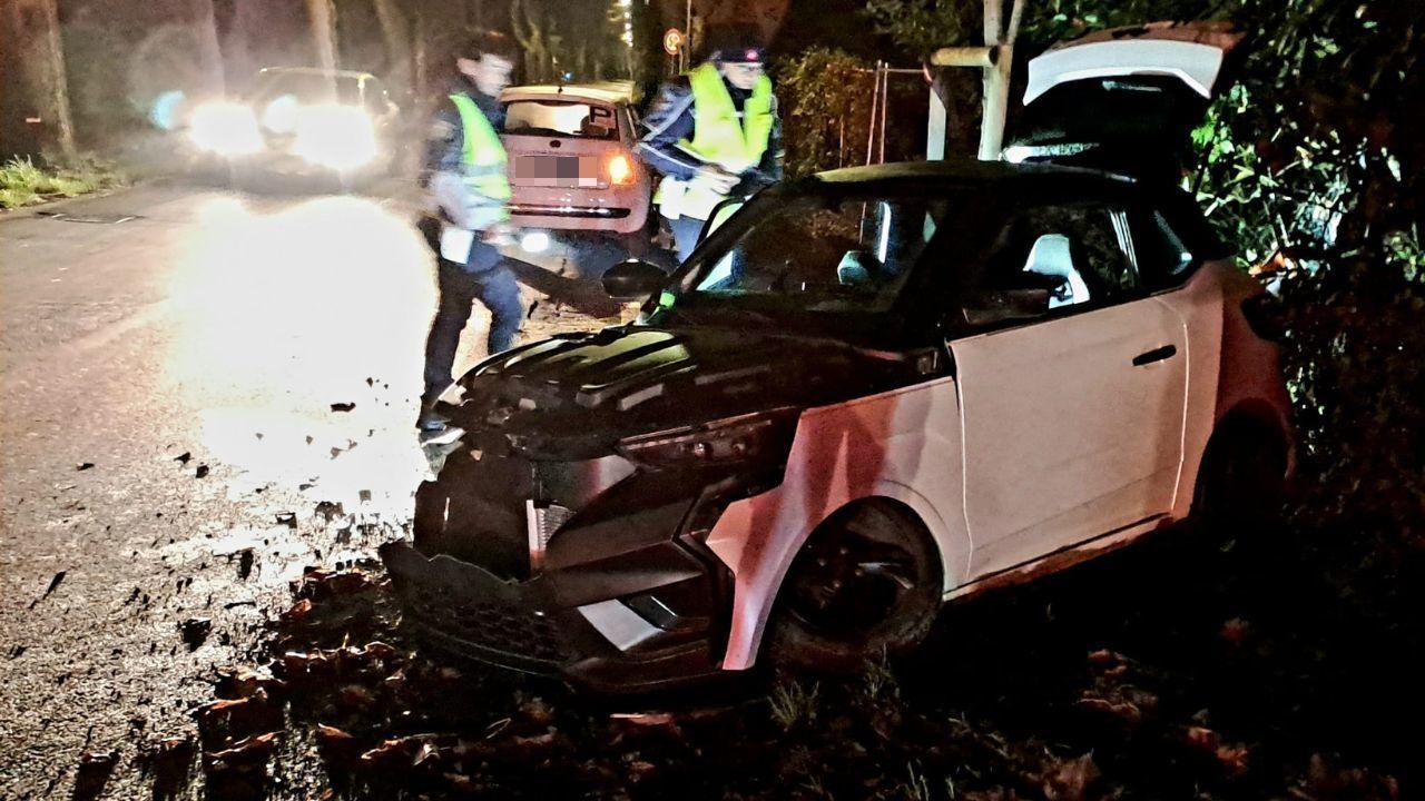 
	La minicar distrutta dopo lo schianto contro il palo

