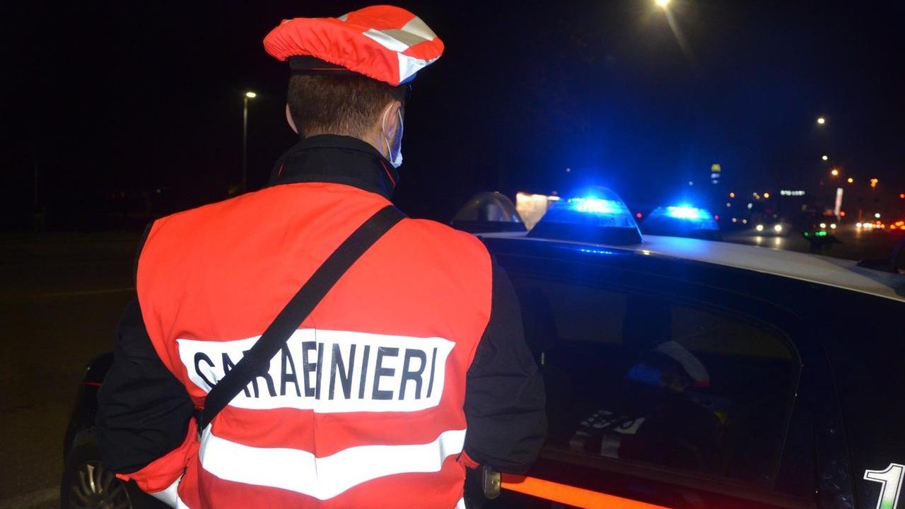 Lite fra adolescenti: 14enne accoltella un 16enne