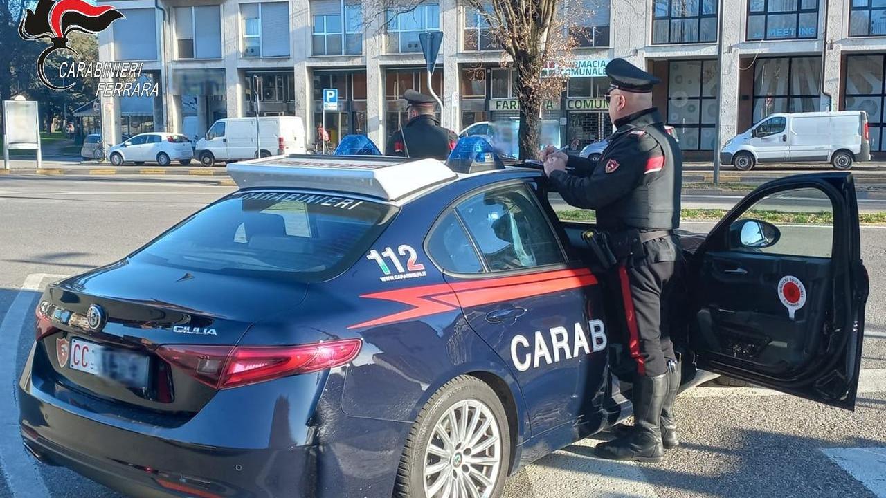 Cento, con il bancomat rubato gioca alla sala slot. Arrestato dai carabinieri