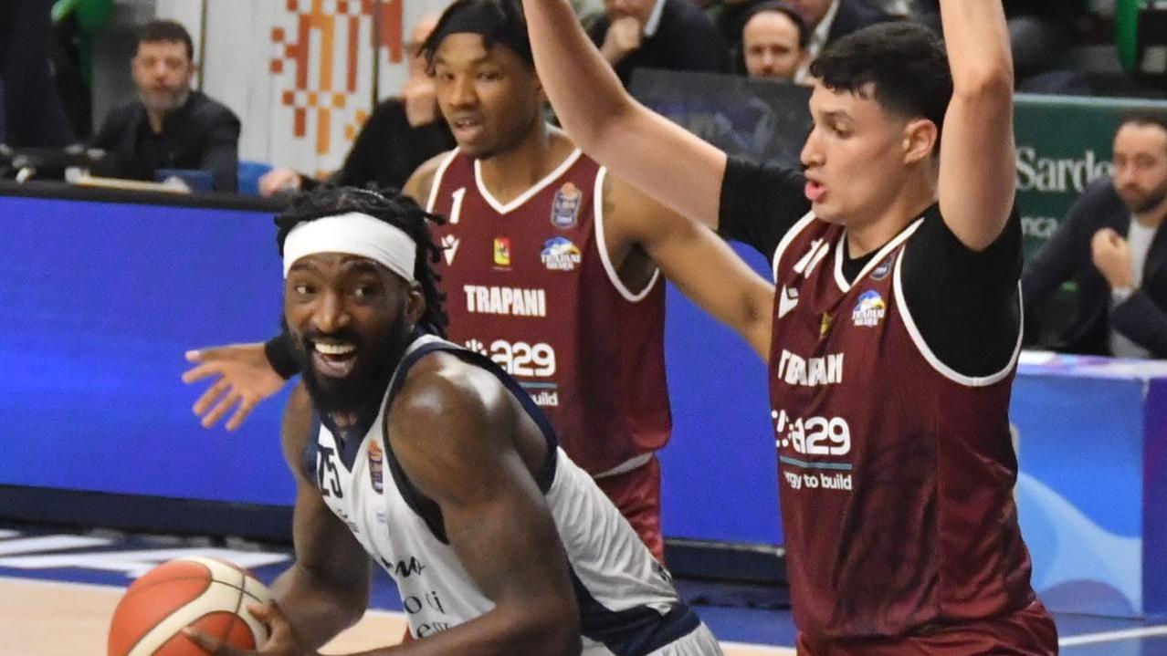 La Dinamo stende Trapani: 102-78