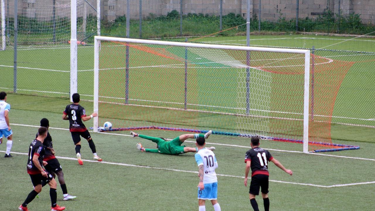 Il terzo gol del Latte Dolce segnato da Loru (foto di Ivan Nuvoli)