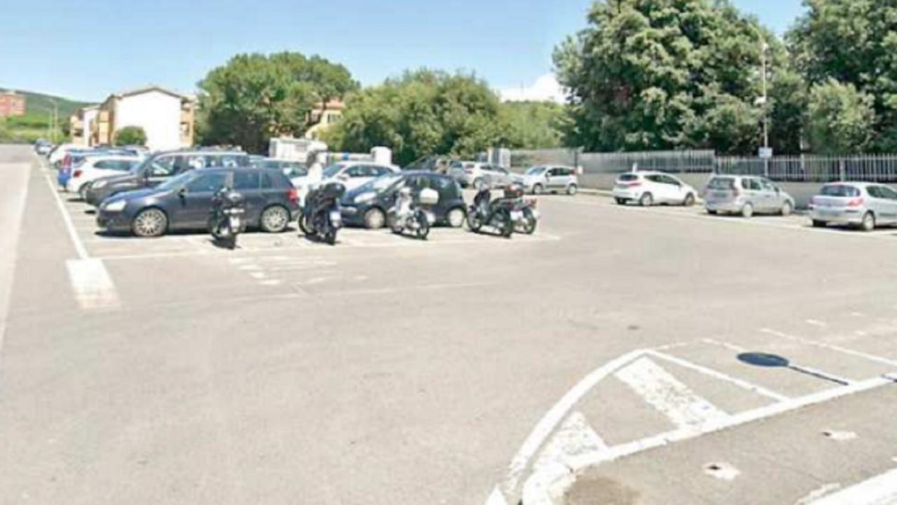 Il parcheggio dove è avvenuto il pestaggio (foto d'archivio)