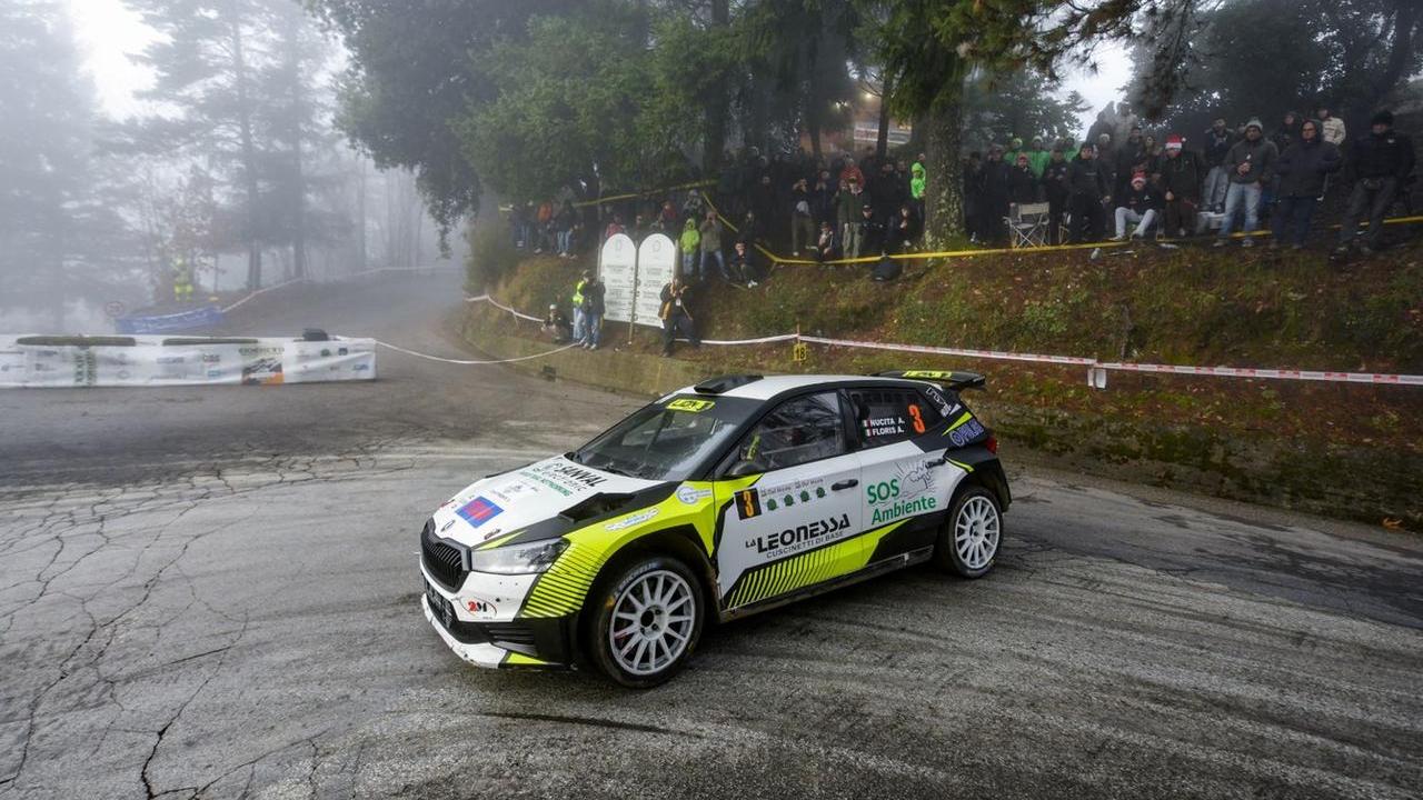 La Skoda Fabia R2 guidata da Nucita affiancato alle note da Floris 