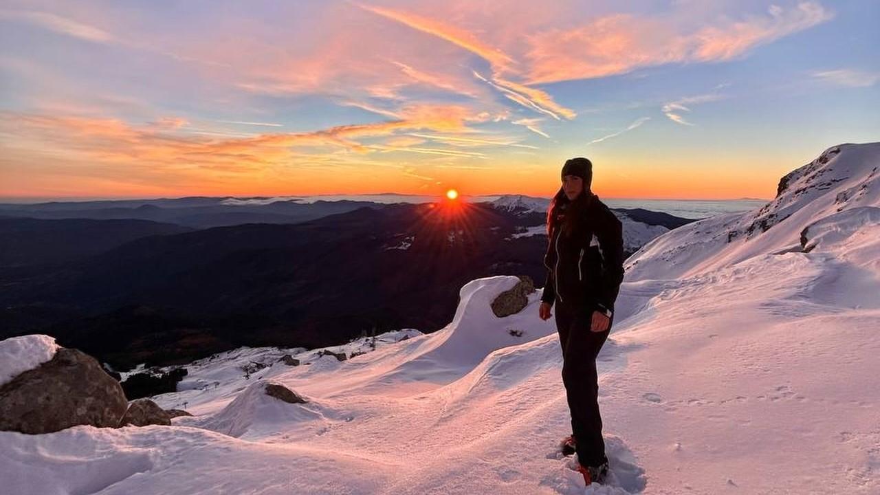 L'alba vista sulla neve del Cimone (foto Cimonesci)