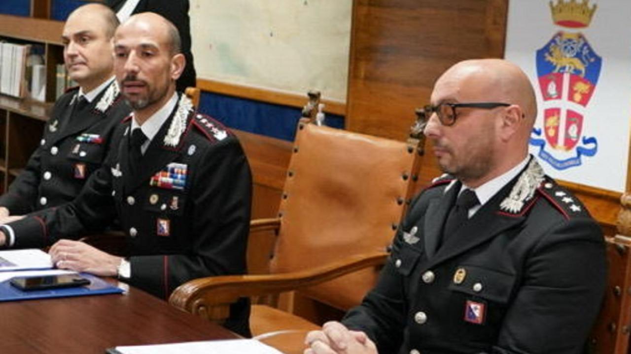 Da sinistra: il tenente colonnello Rocco Taurasi, il comandante provinciale dell'Arma Dario Mineo e il capitano Domenico Grieco, a capo della Compagnia di Cecina (foto Stick)