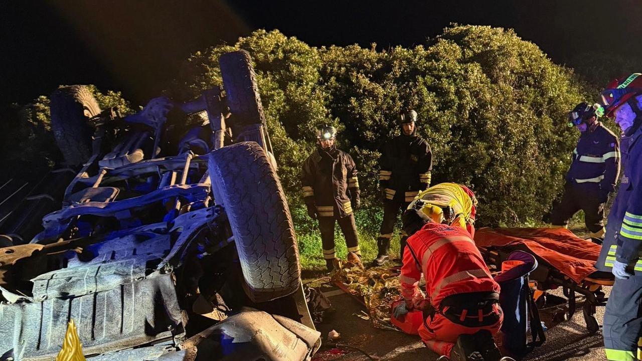 Perde il controllo dell’auto che si ribalta: conducente estratto dall’abitacolo e trasportato in elicottero