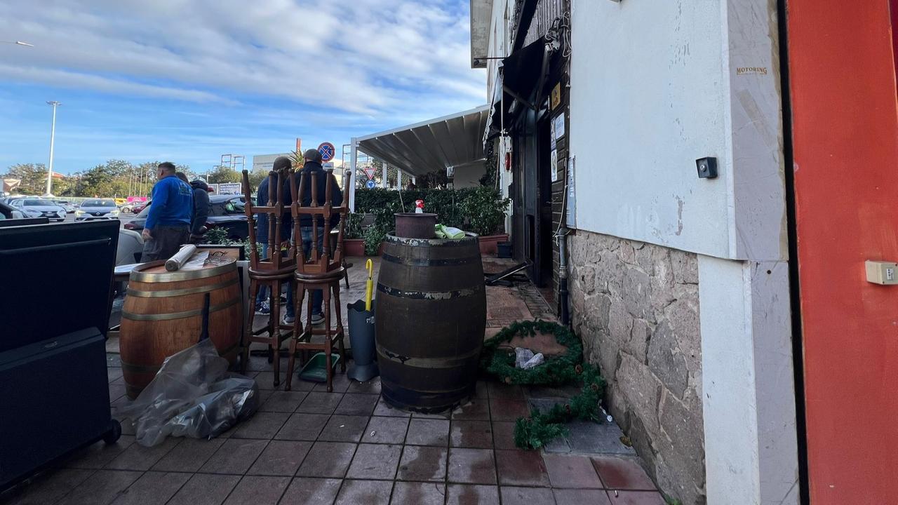 Sassari, fiamme al pub Hook: il racket dietro l’attentato – cosa sappiamo