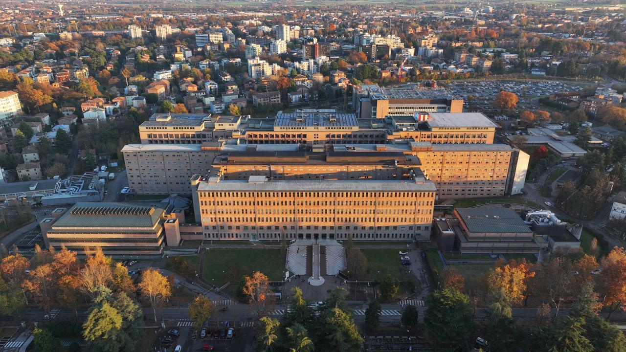 Finge un malore per truffare i pazienti: 80enne fermato all'ospedale di Reggio Emilia