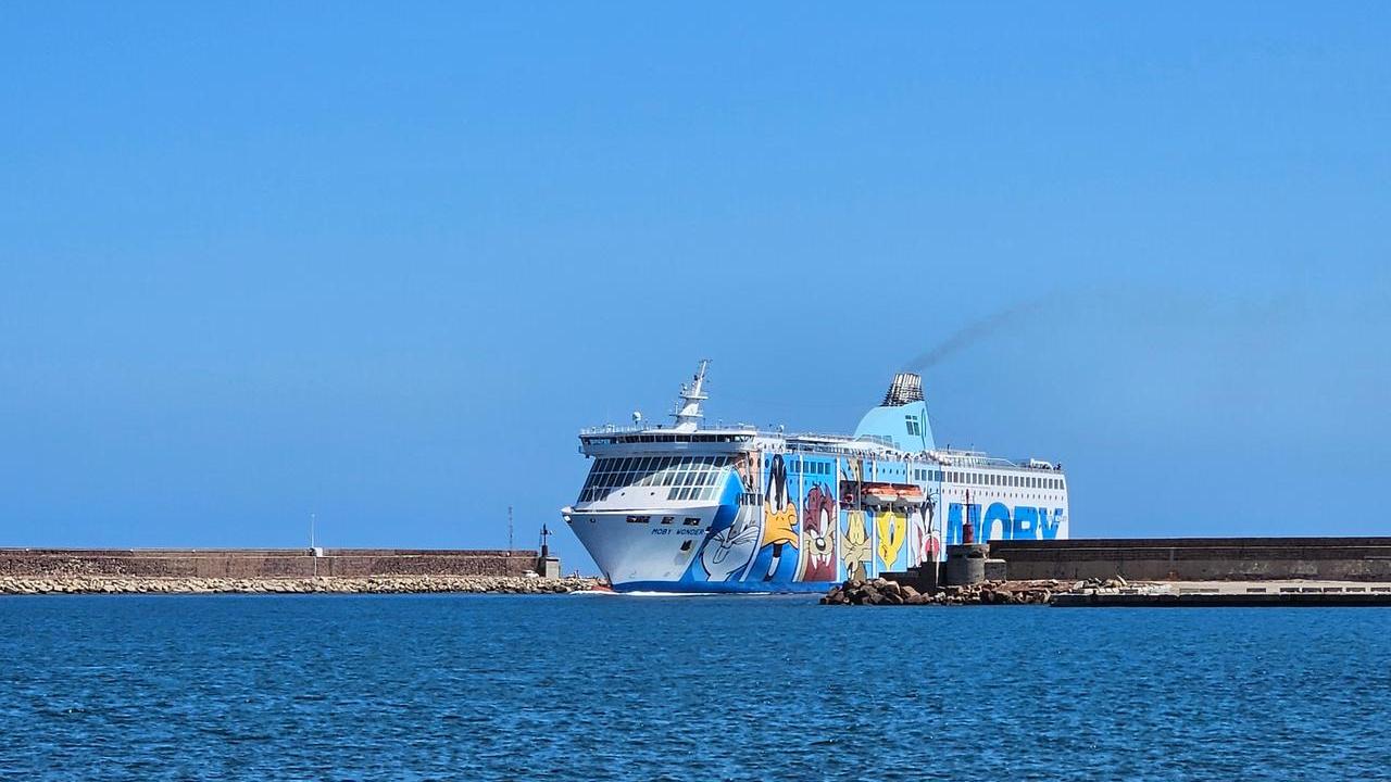 Traghetti da e per la Sardegna: il Tar respinge il ricorso Grimaldi, Moby può vendere cinque navi a Msc