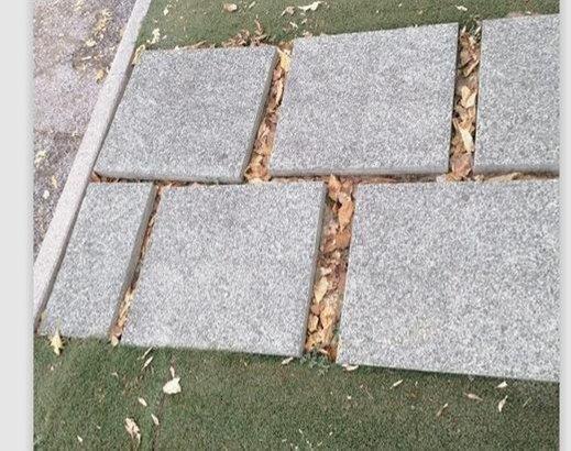 
	Le mattonelle su cui cadde la signora

