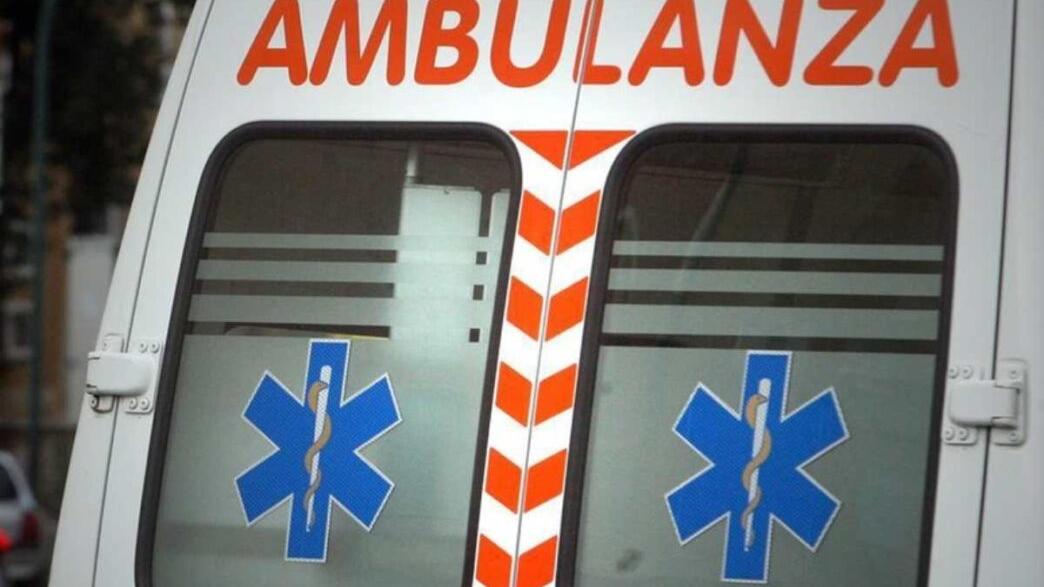 Lucca, scontro auto-bici: rider finisce in ospedale