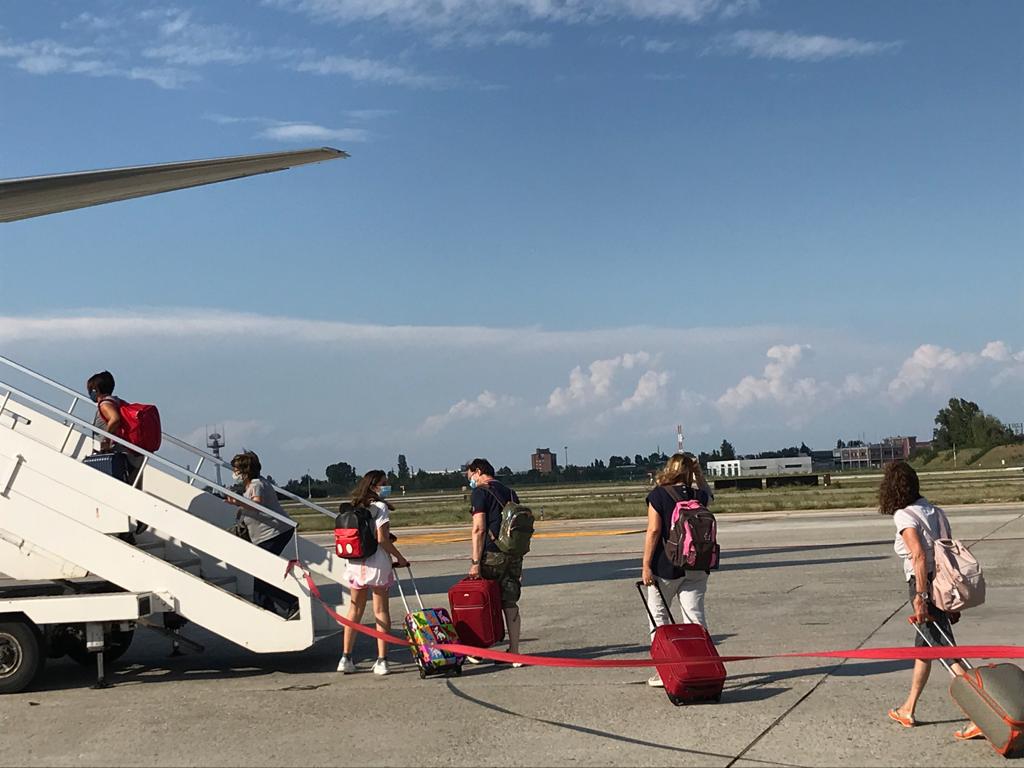 Tre transazioni online per biglietti aerei: comacchiese truffato