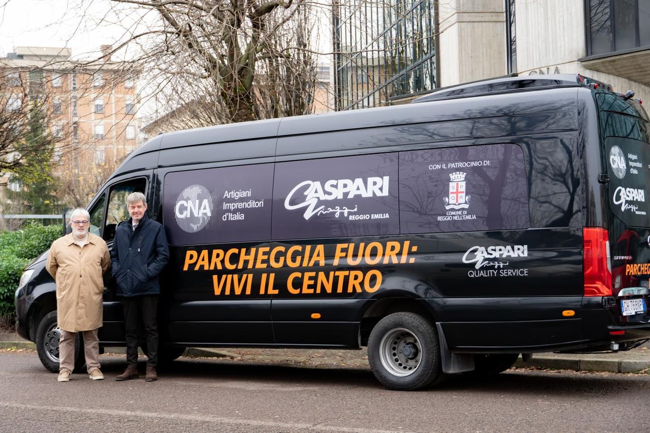 Natale a Reggio Emilia, navette gratis dai parcheggi al centro: ecco come funziona