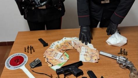 Droga e armi sequestrate