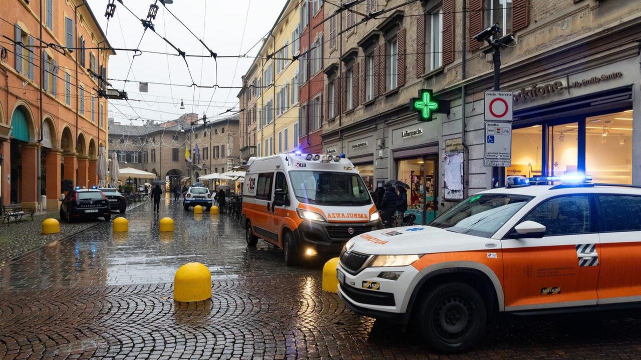 Soccorritori e forze dell'ordine in corso Duomo