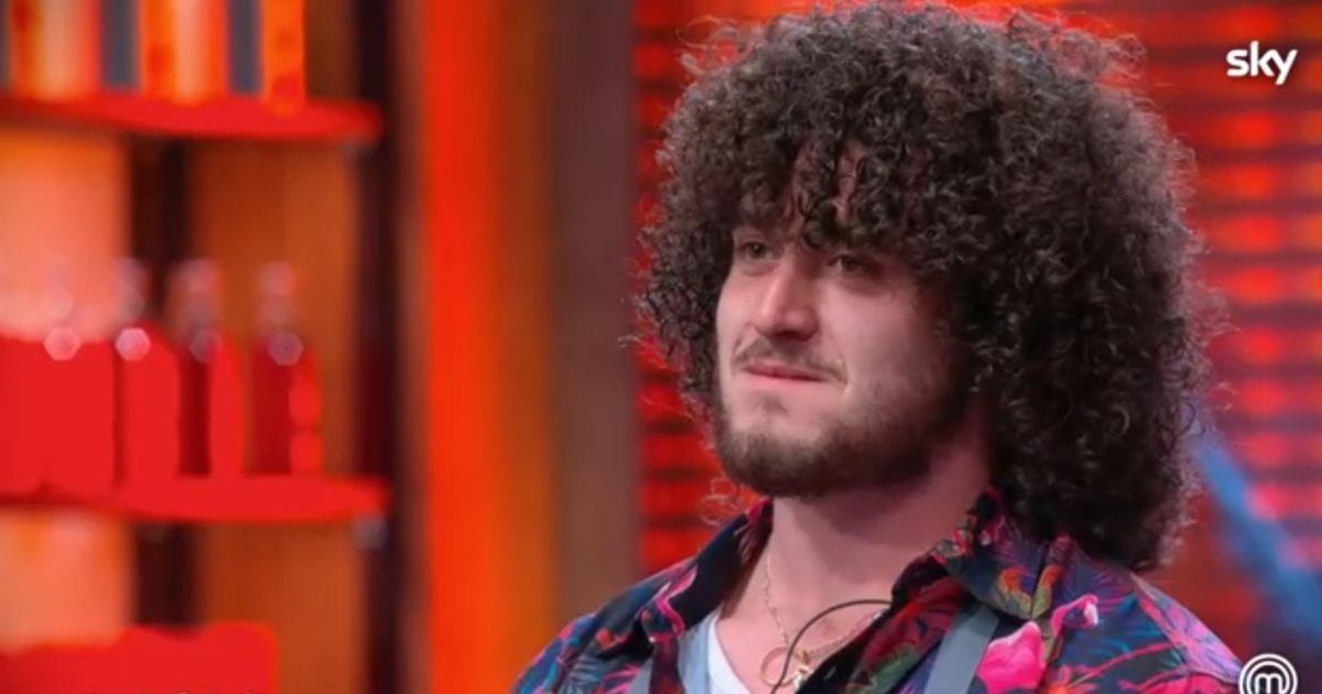 Jonny Pescaglini, chi è il lucchese a MasterChef 2025: il lavoro da guardiano, la fidanzata e le lacrime per il nonno